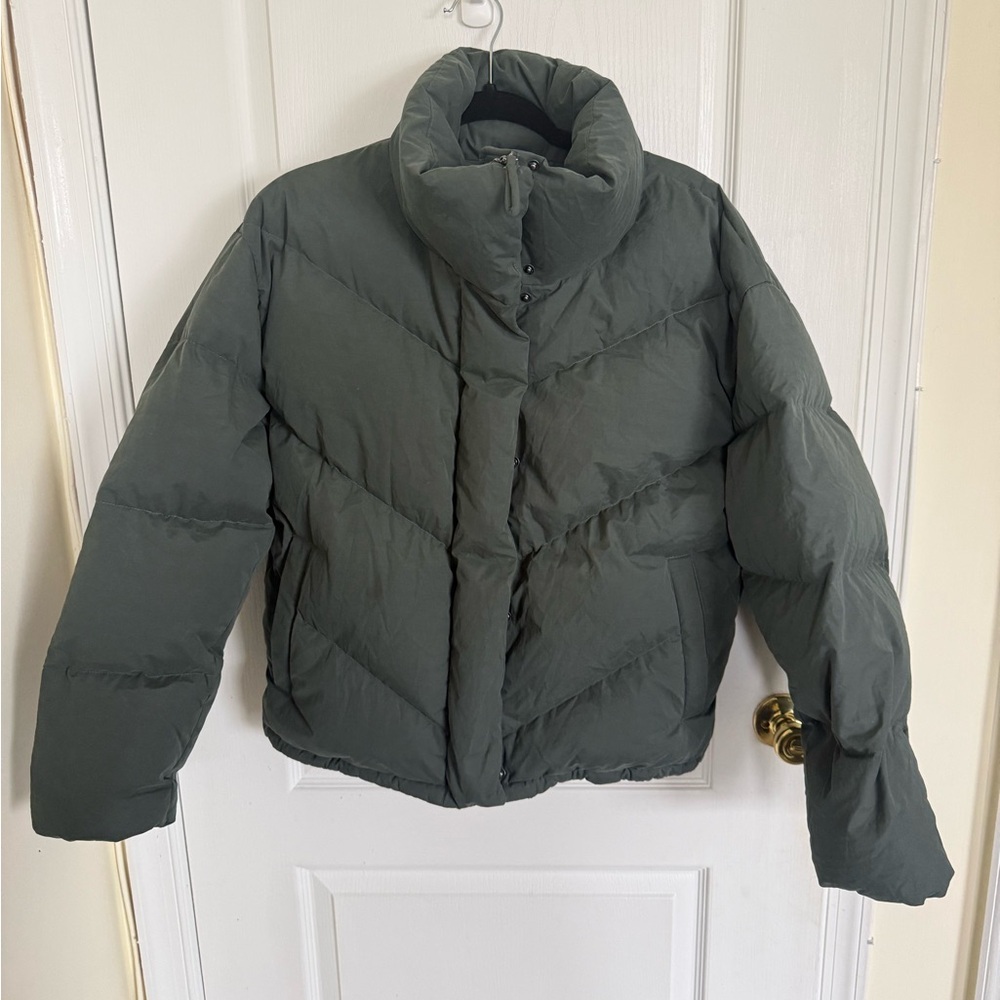 Aritzia Wilfred The Cloud Puff Jacket in Green - Picture 8 of 9